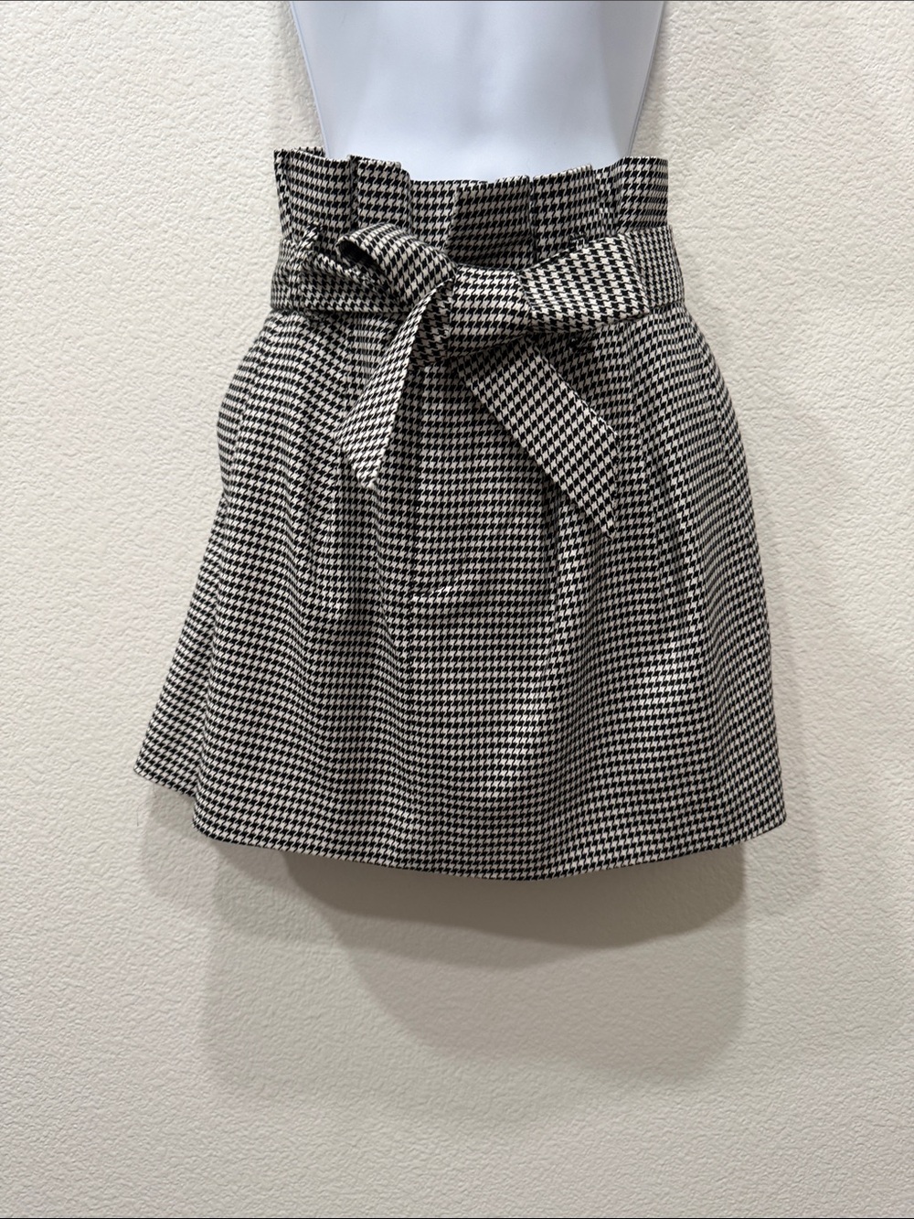Alice + Olivia Black & White Houndstooth Paperbag Tie-Waist Mini Skirt 🍁🍂CLASSIC